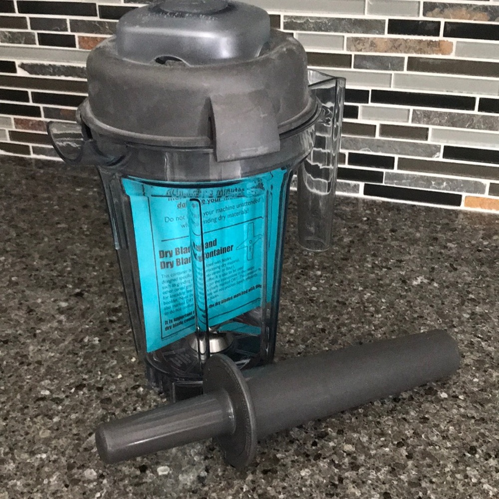 Vitamix dry blend container and tamper